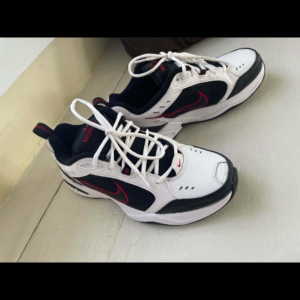 Nike Air Monarch IV Walking Shoes Mens Size 8.5 White Black Red Sneakers